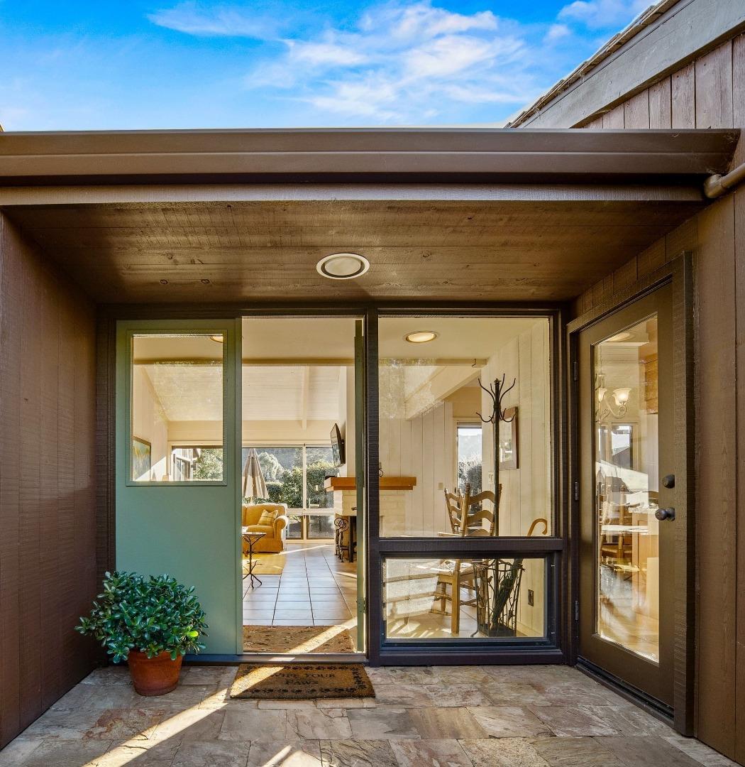 Detail Gallery Image 2 of 21 For 7026 Valley Greens Cir #21,  Carmel,  CA 93923 - 2 Beds | 2 Baths