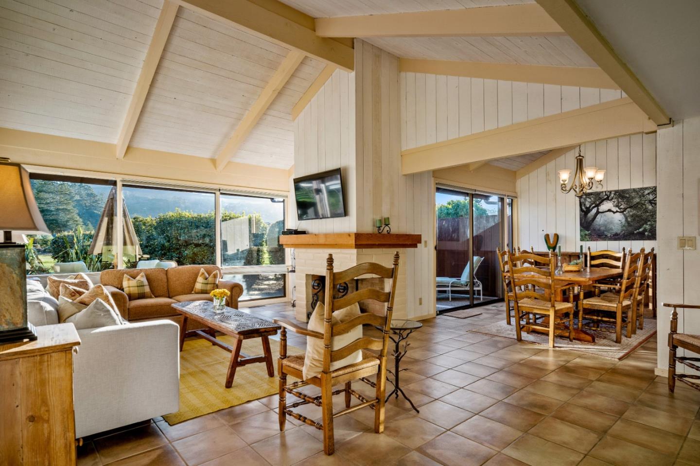 Detail Gallery Image 6 of 21 For 7026 Valley Greens Cir #21,  Carmel,  CA 93923 - 2 Beds | 2 Baths