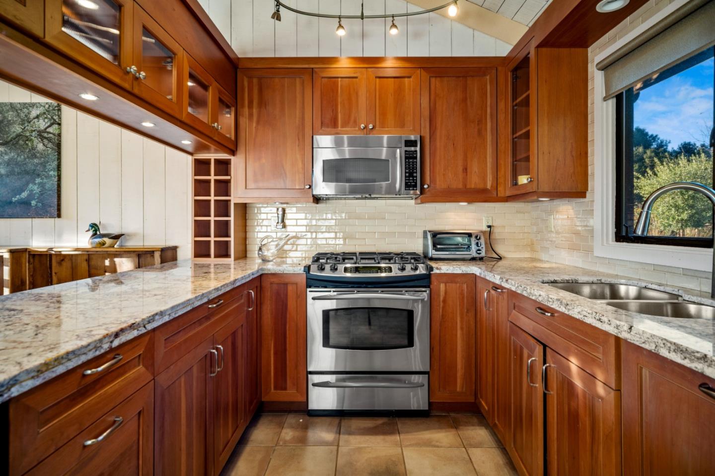 Detail Gallery Image 9 of 21 For 7026 Valley Greens Cir #21,  Carmel,  CA 93923 - 2 Beds | 2 Baths