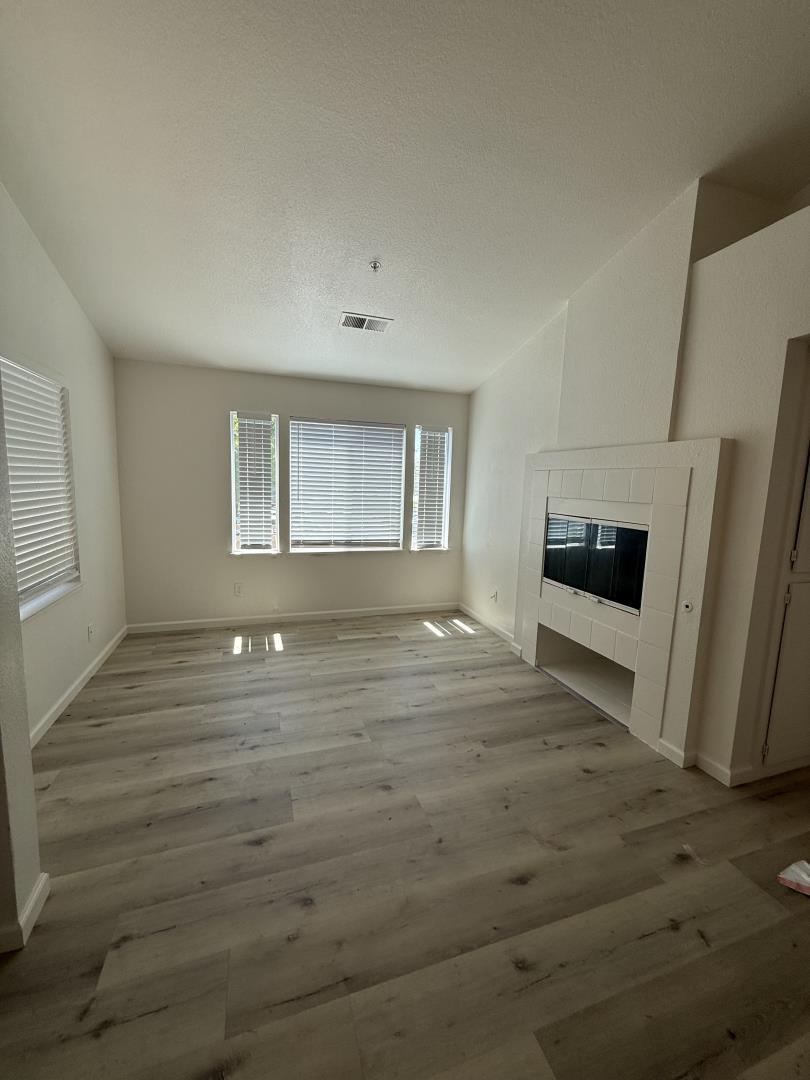 Detail Gallery Image 5 of 10 For 7003 Rodling Dr #G,  San Jose,  CA 95138 - 2 Beds | 2 Baths