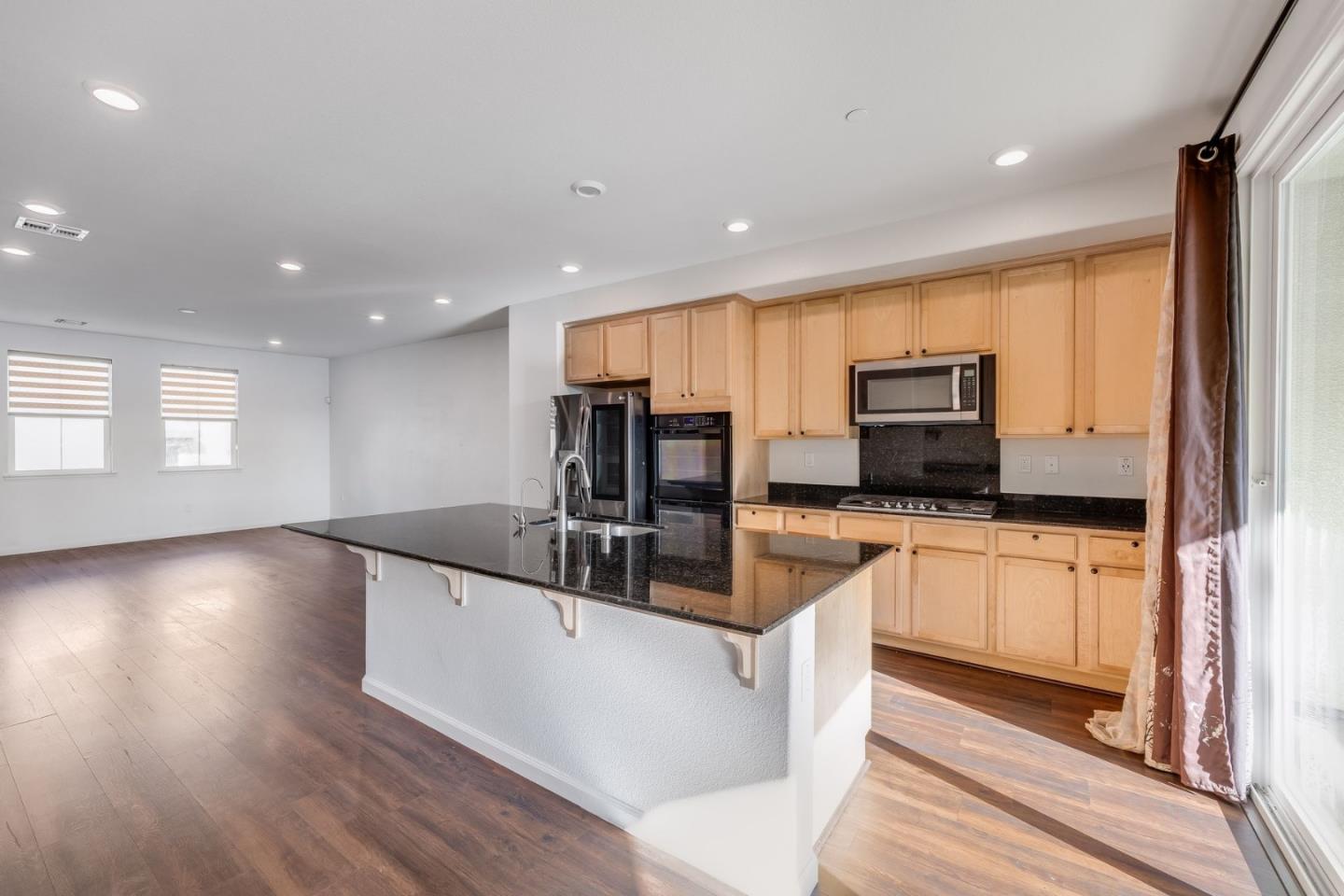 Detail Gallery Image 11 of 43 For 6914 Geyserville St, Dublin,  CA 94568 - 3 Beds | 3/1 Baths