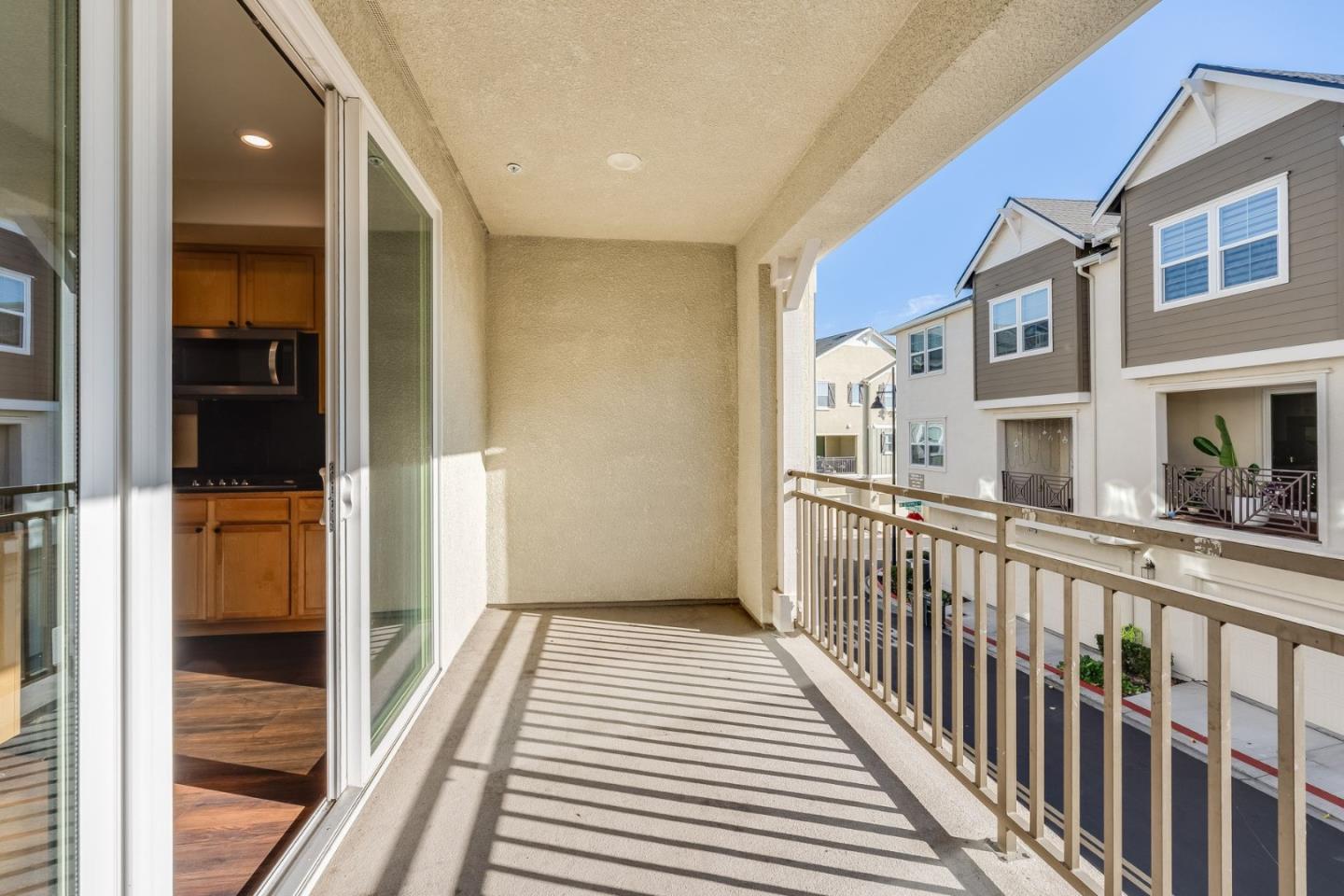 Detail Gallery Image 12 of 43 For 6914 Geyserville St, Dublin,  CA 94568 - 3 Beds | 3/1 Baths