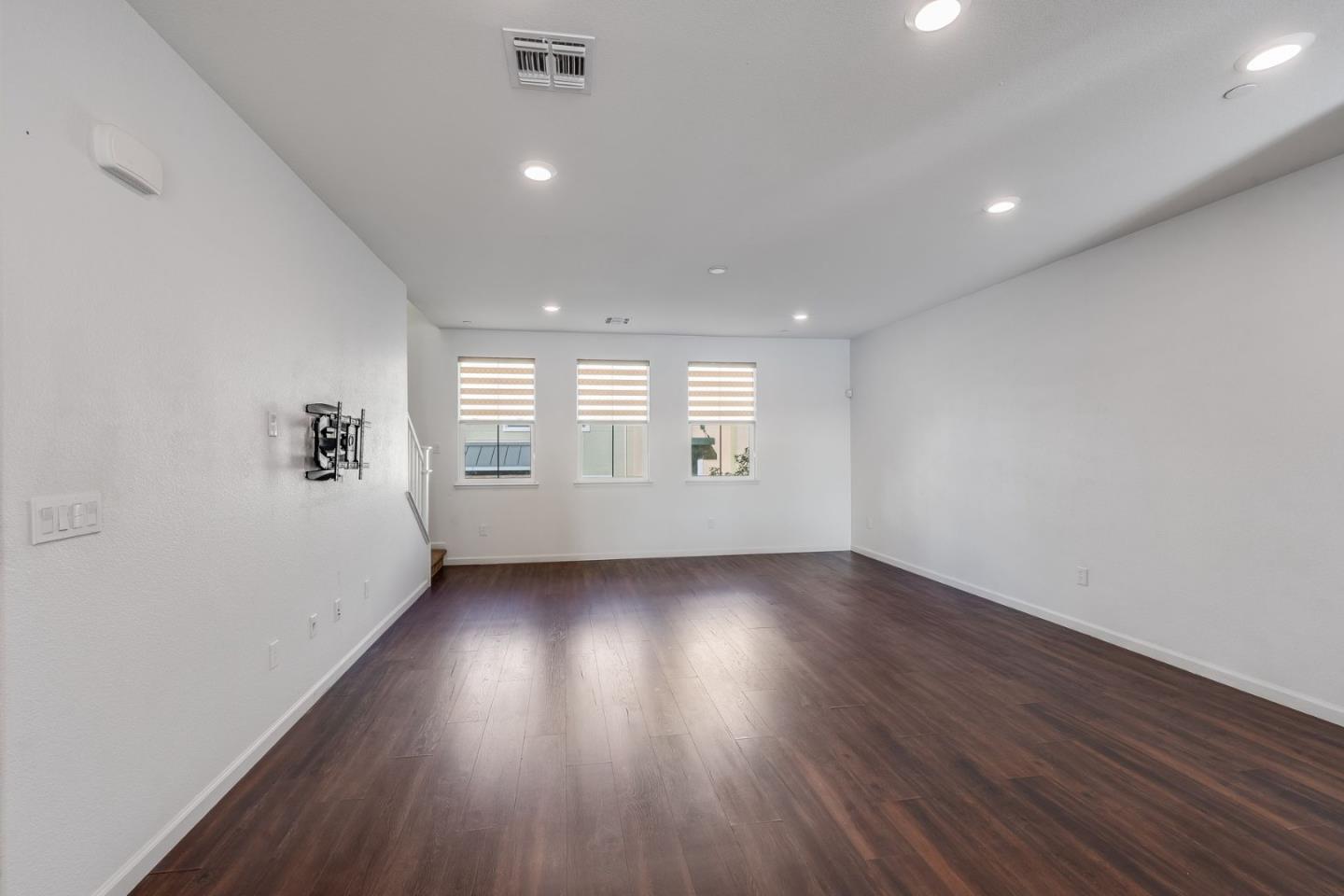 Detail Gallery Image 14 of 43 For 6914 Geyserville St, Dublin,  CA 94568 - 3 Beds | 3/1 Baths