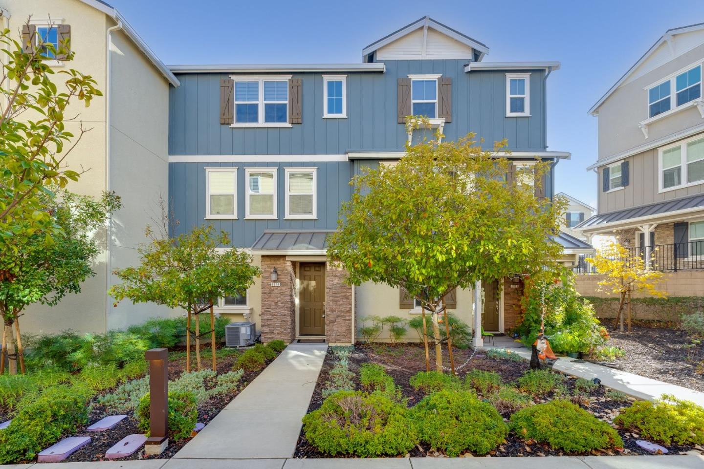 Detail Gallery Image 2 of 43 For 6914 Geyserville St, Dublin,  CA 94568 - 3 Beds | 3/1 Baths