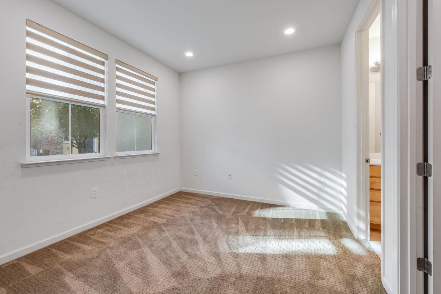 Detail Gallery Image 4 of 43 For 6914 Geyserville St, Dublin,  CA 94568 - 3 Beds | 3/1 Baths