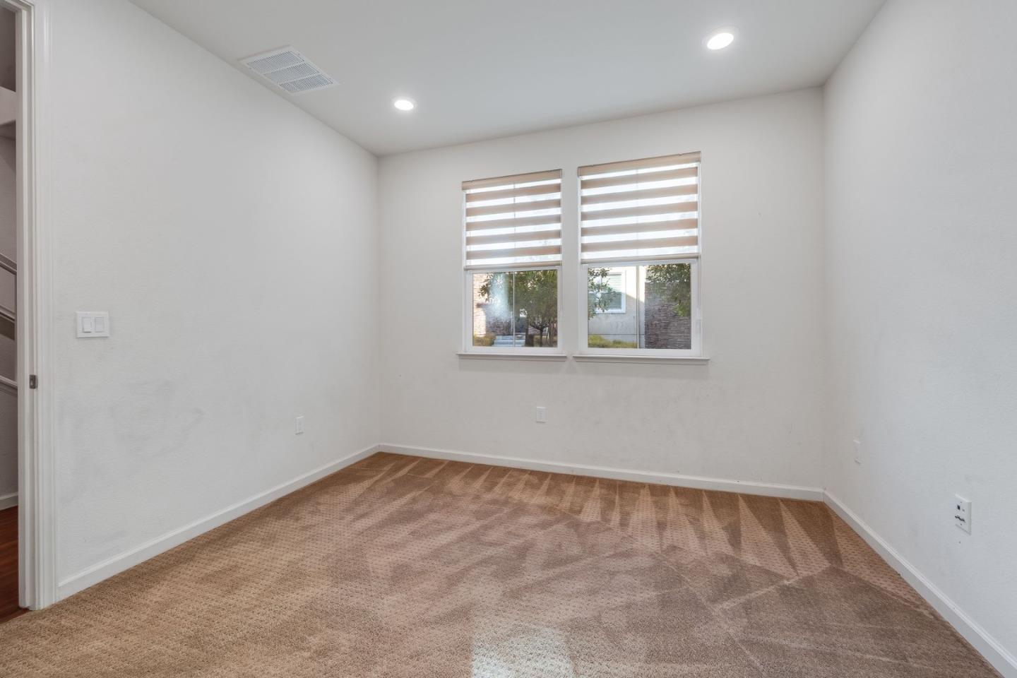 Detail Gallery Image 7 of 43 For 6914 Geyserville St, Dublin,  CA 94568 - 3 Beds | 3/1 Baths