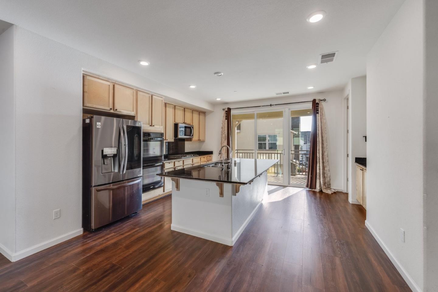 Detail Gallery Image 8 of 43 For 6914 Geyserville St, Dublin,  CA 94568 - 3 Beds | 3/1 Baths