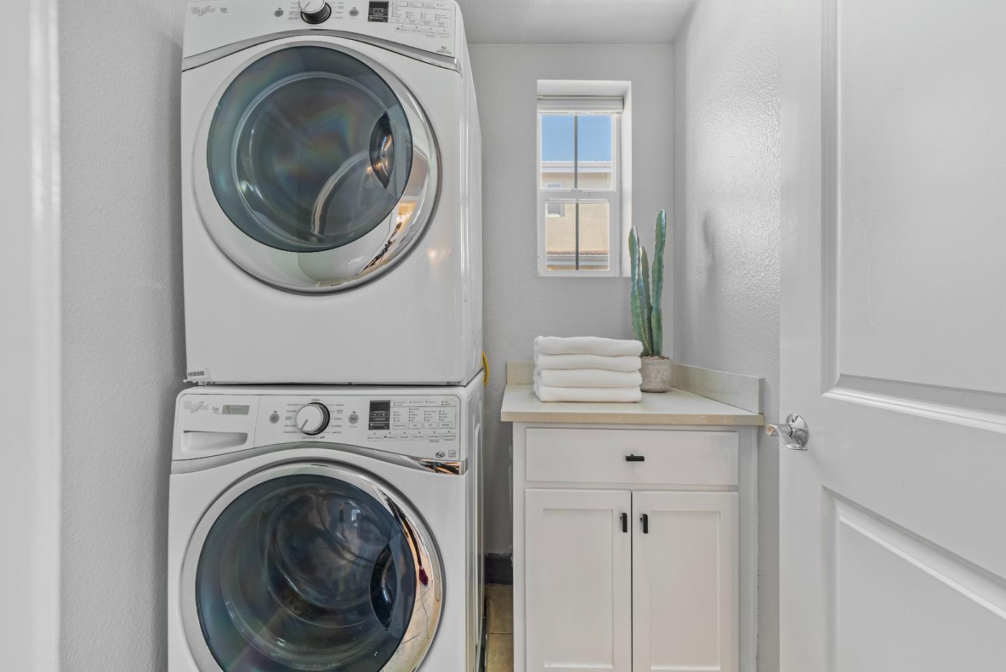 Detail Gallery Image 17 of 26 For 1810 Hillebrant Pl, Santa Clara,  CA 95050 - 3 Beds | 3/1 Baths