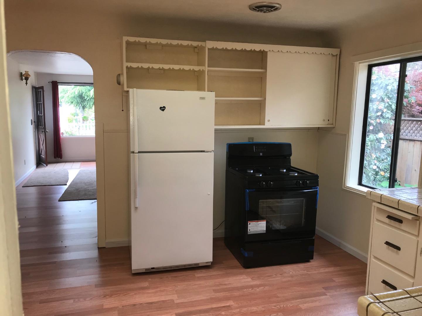 Detail Gallery Image 3 of 6 For 2250 Harper St, Santa Cruz,  CA 95062 - 2 Beds | 1 Baths