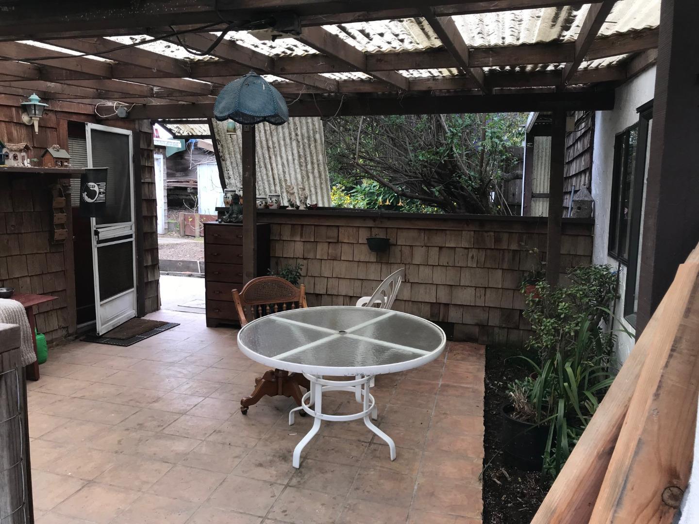 Detail Gallery Image 5 of 6 For 2250 Harper St, Santa Cruz,  CA 95062 - 2 Beds | 1 Baths