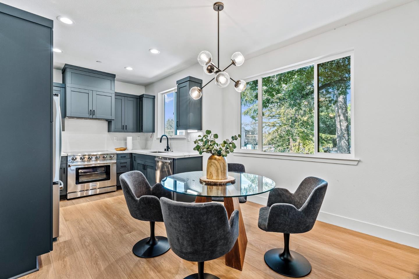 Detail Gallery Image 10 of 31 For 943 Woodside Rd, Redwood City,  CA 94061 - 4 Beds | 4 Baths