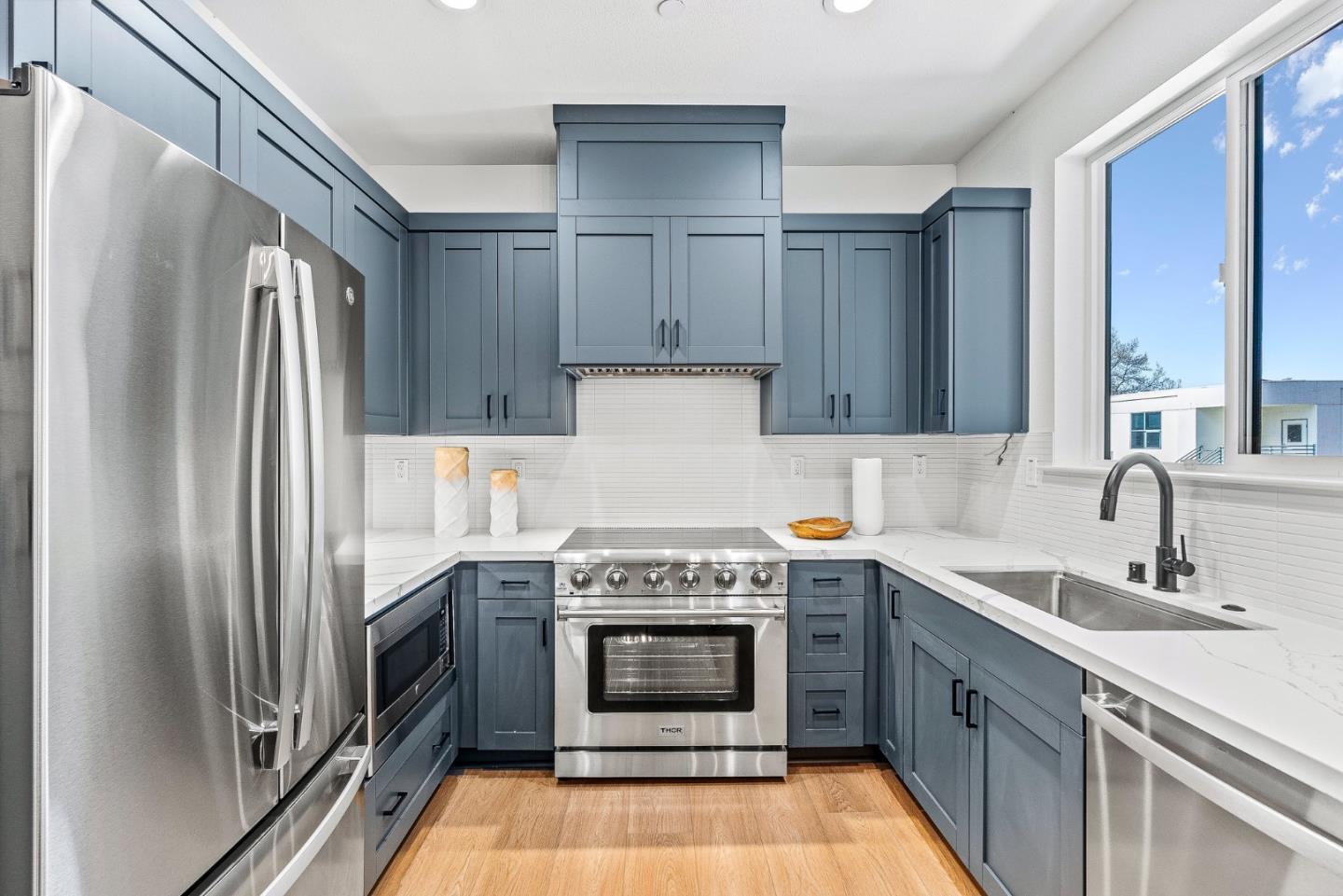 Detail Gallery Image 13 of 31 For 943 Woodside Rd, Redwood City,  CA 94061 - 4 Beds | 4 Baths