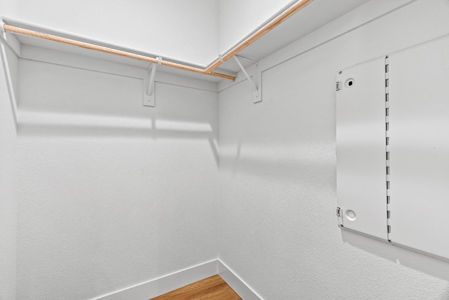 Detail Gallery Image 18 of 31 For 943 Woodside Rd, Redwood City,  CA 94061 - 4 Beds | 4 Baths