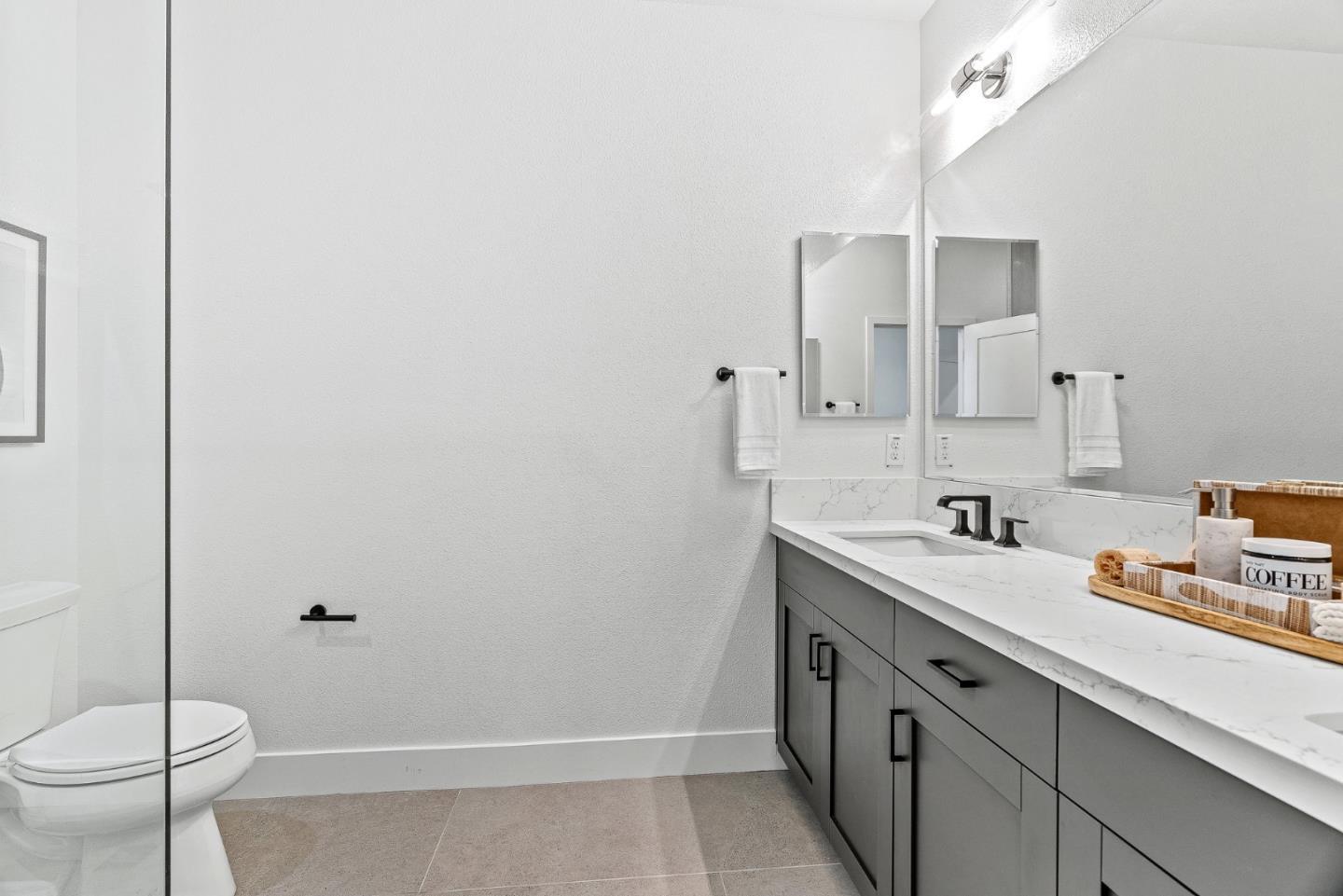 Detail Gallery Image 26 of 31 For 943 Woodside Rd, Redwood City,  CA 94061 - 4 Beds | 4 Baths