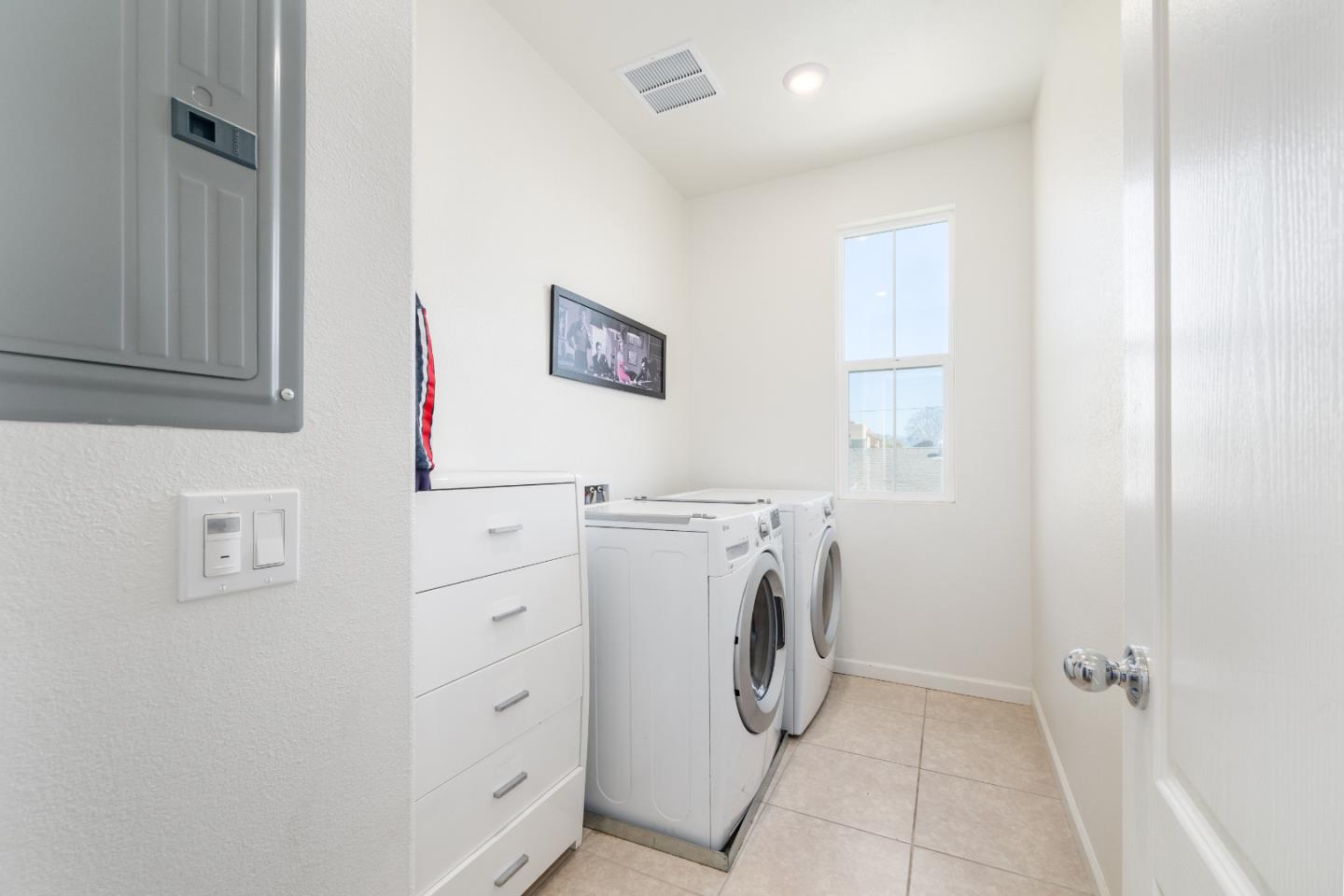 Detail Gallery Image 28 of 40 For 1000 Bridget Cir, Hollister,  CA 95023 - 3 Beds | 2/1 Baths