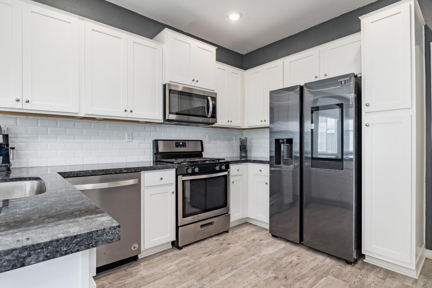 Detail Gallery Image 5 of 40 For 1000 Bridget Cir, Hollister,  CA 95023 - 3 Beds | 2/1 Baths