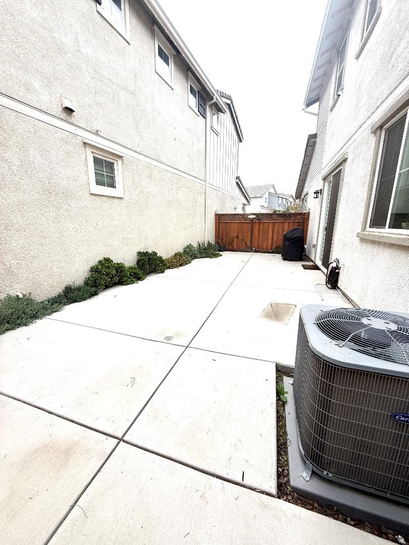 Detail Gallery Image 4 of 4 For 55 E Funderburg Blvd, Mountain House,  CA 95391 - 3 Beds | 2/1 Baths