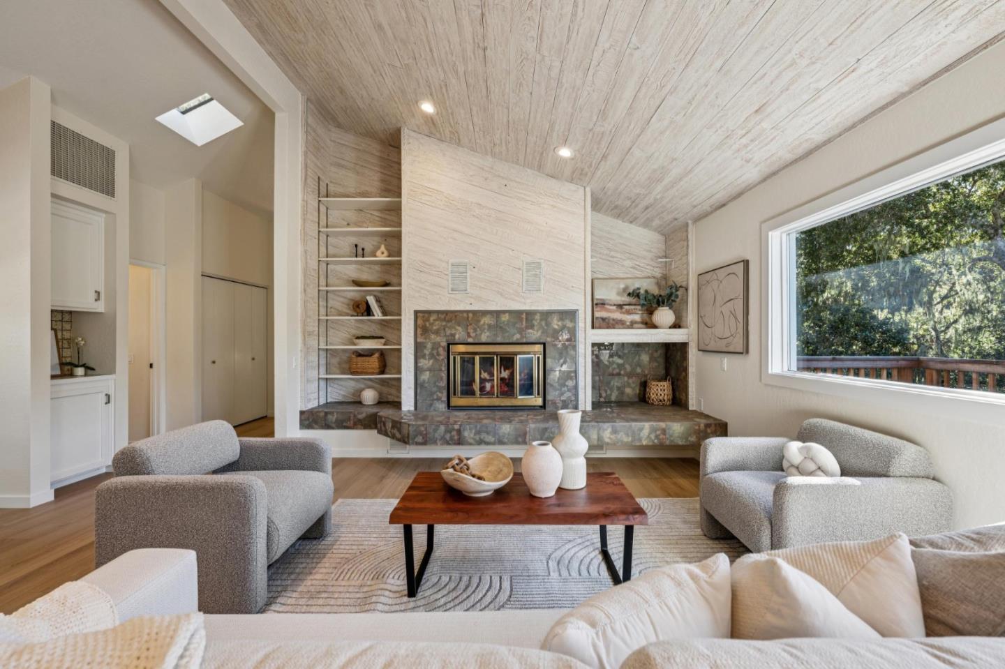 Detail Gallery Image 10 of 70 For 1100 Castro Rd, Monterey,  CA 93940 - 4 Beds | 2/1 Baths