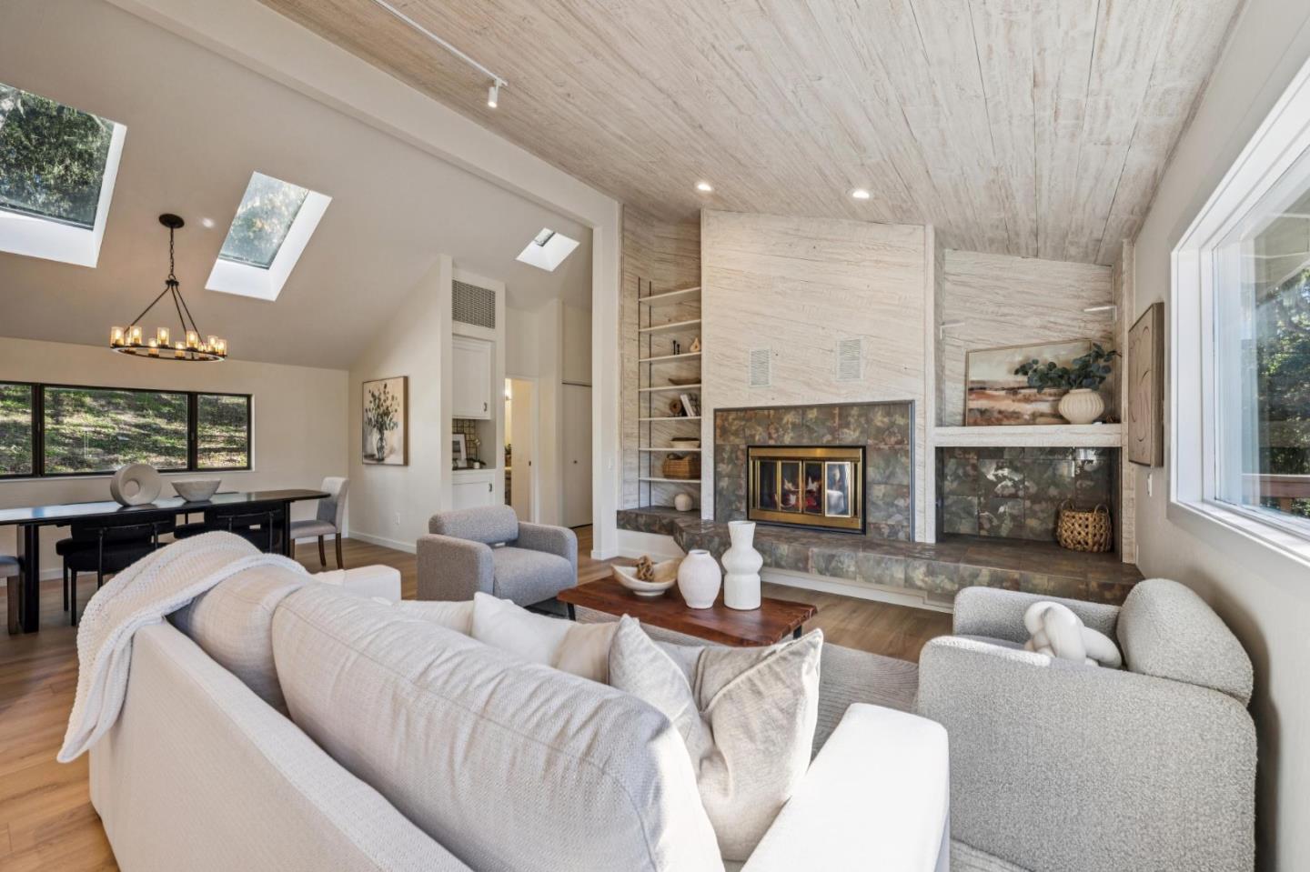 Detail Gallery Image 11 of 70 For 1100 Castro Rd, Monterey,  CA 93940 - 4 Beds | 2/1 Baths