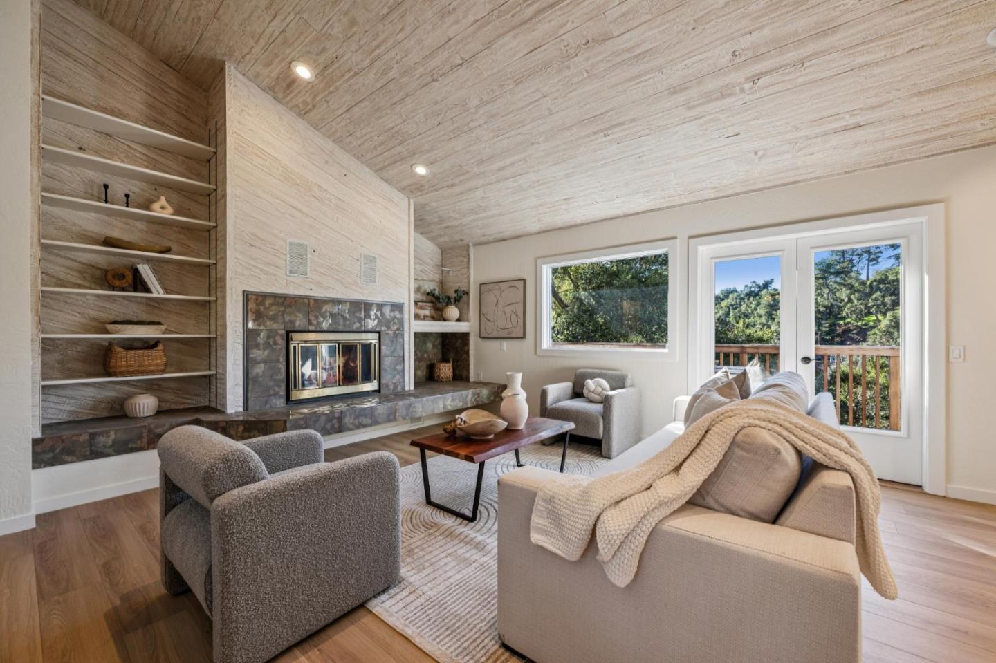 Detail Gallery Image 12 of 70 For 1100 Castro Rd, Monterey,  CA 93940 - 4 Beds | 2/1 Baths