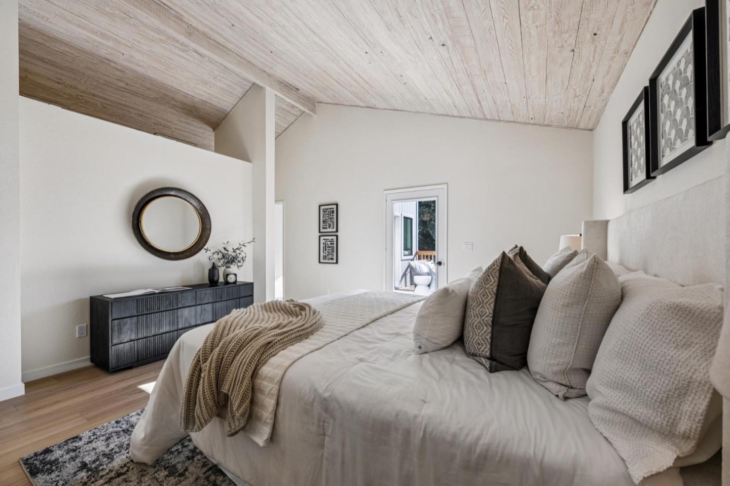 Detail Gallery Image 24 of 70 For 1100 Castro Rd, Monterey,  CA 93940 - 4 Beds | 2/1 Baths