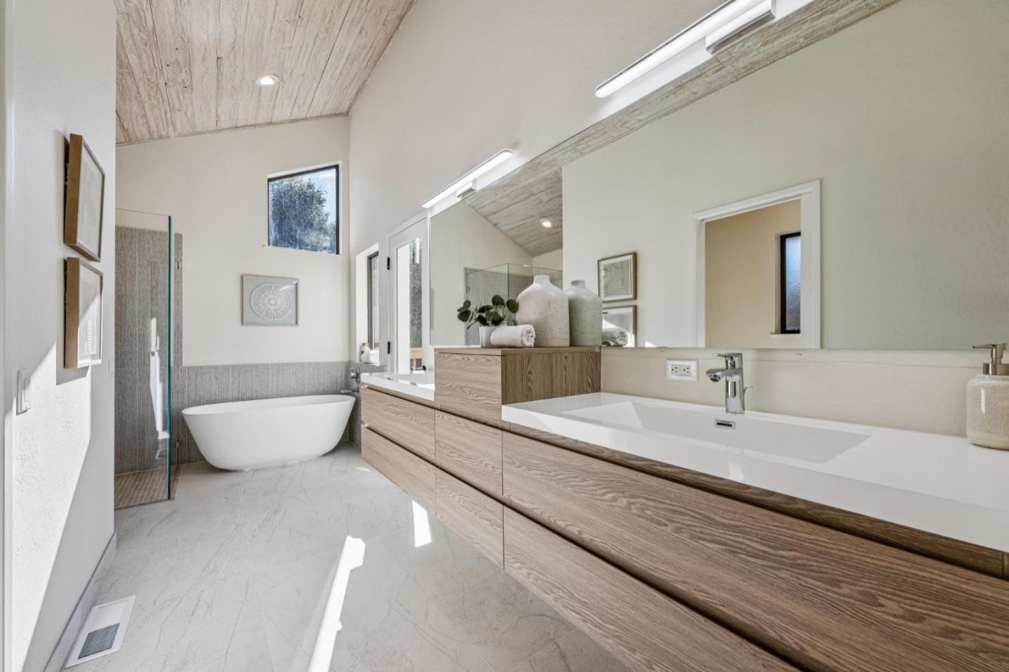 Detail Gallery Image 29 of 70 For 1100 Castro Rd, Monterey,  CA 93940 - 4 Beds | 2/1 Baths