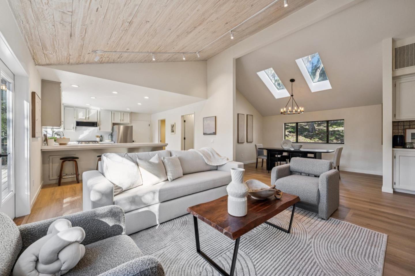 Detail Gallery Image 3 of 70 For 1100 Castro Rd, Monterey,  CA 93940 - 4 Beds | 2/1 Baths