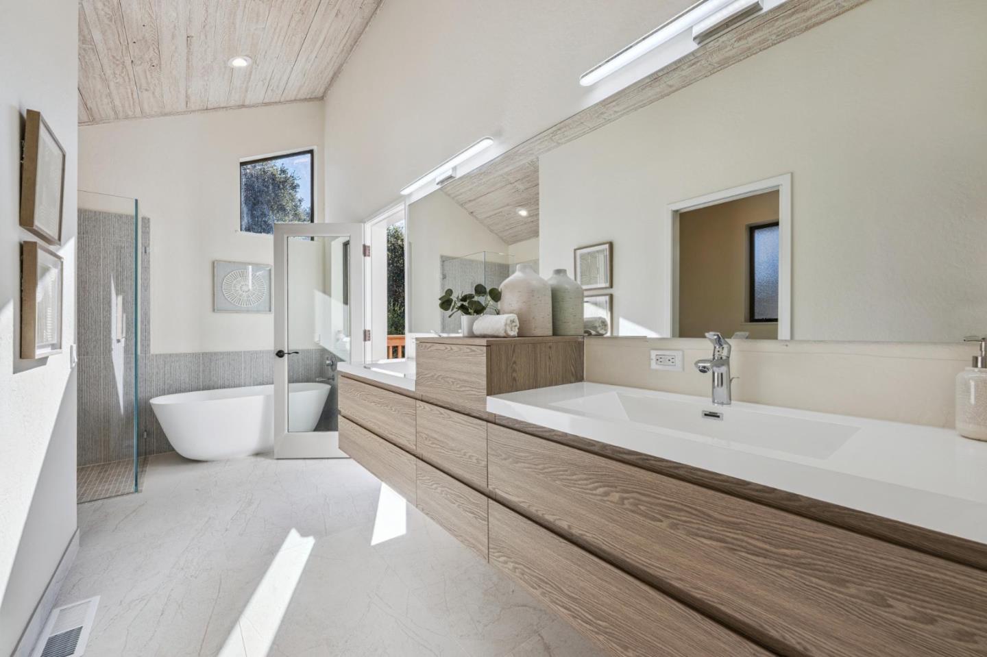 Detail Gallery Image 30 of 70 For 1100 Castro Rd, Monterey,  CA 93940 - 4 Beds | 2/1 Baths