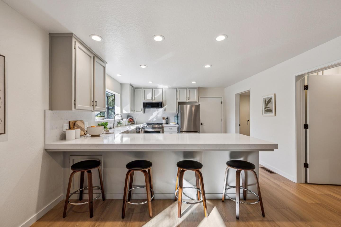 Detail Gallery Image 4 of 70 For 1100 Castro Rd, Monterey,  CA 93940 - 4 Beds | 2/1 Baths