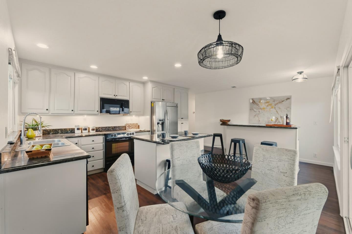 Detail Gallery Image 10 of 48 For 658 Albanese Cir, San Jose,  CA 95111 - 4 Beds | 2 Baths