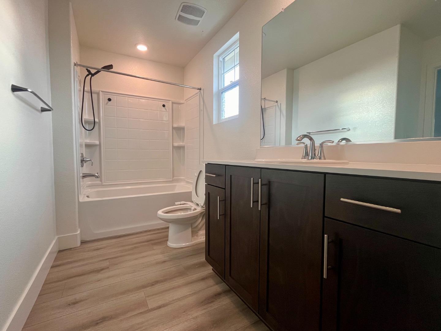 Detail Gallery Image 10 of 18 For 24704 Manzanita St, Hayward,  CA 94545 - 3 Beds | 2/1 Baths