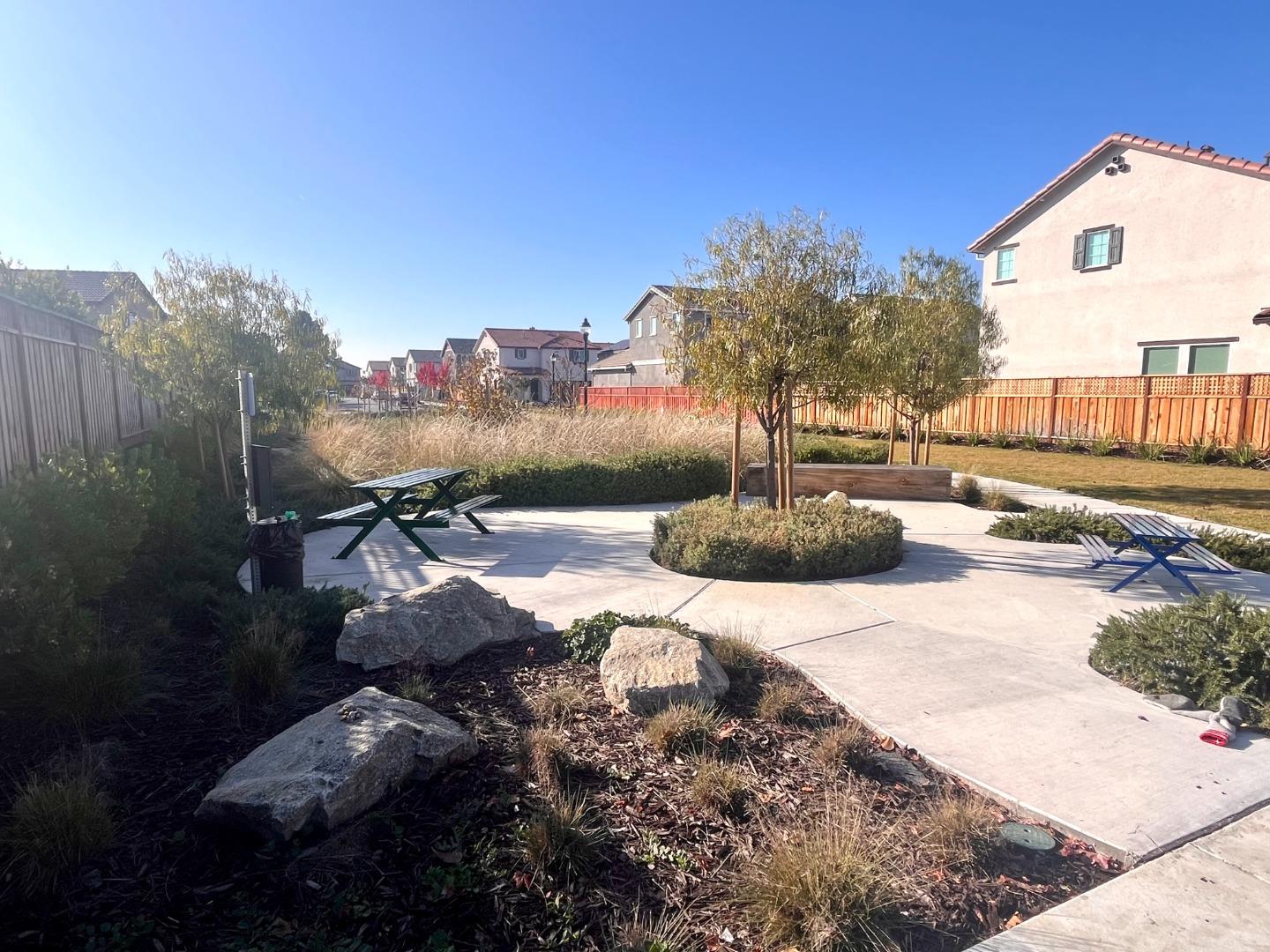 Detail Gallery Image 4 of 18 For 24704 Manzanita St, Hayward,  CA 94545 - 3 Beds | 2/1 Baths