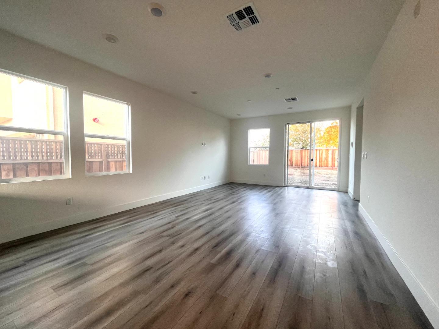 Detail Gallery Image 6 of 18 For 24704 Manzanita St, Hayward,  CA 94545 - 3 Beds | 2/1 Baths