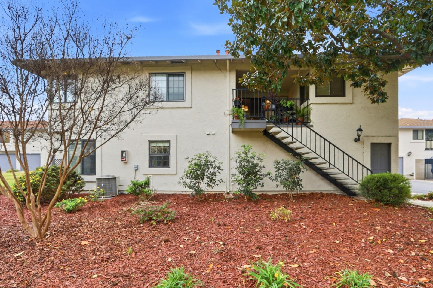 Detail Gallery Image 2 of 25 For 3216 Kenhill Dr, San Jose,  CA 95111 - 1 Beds | 1 Baths