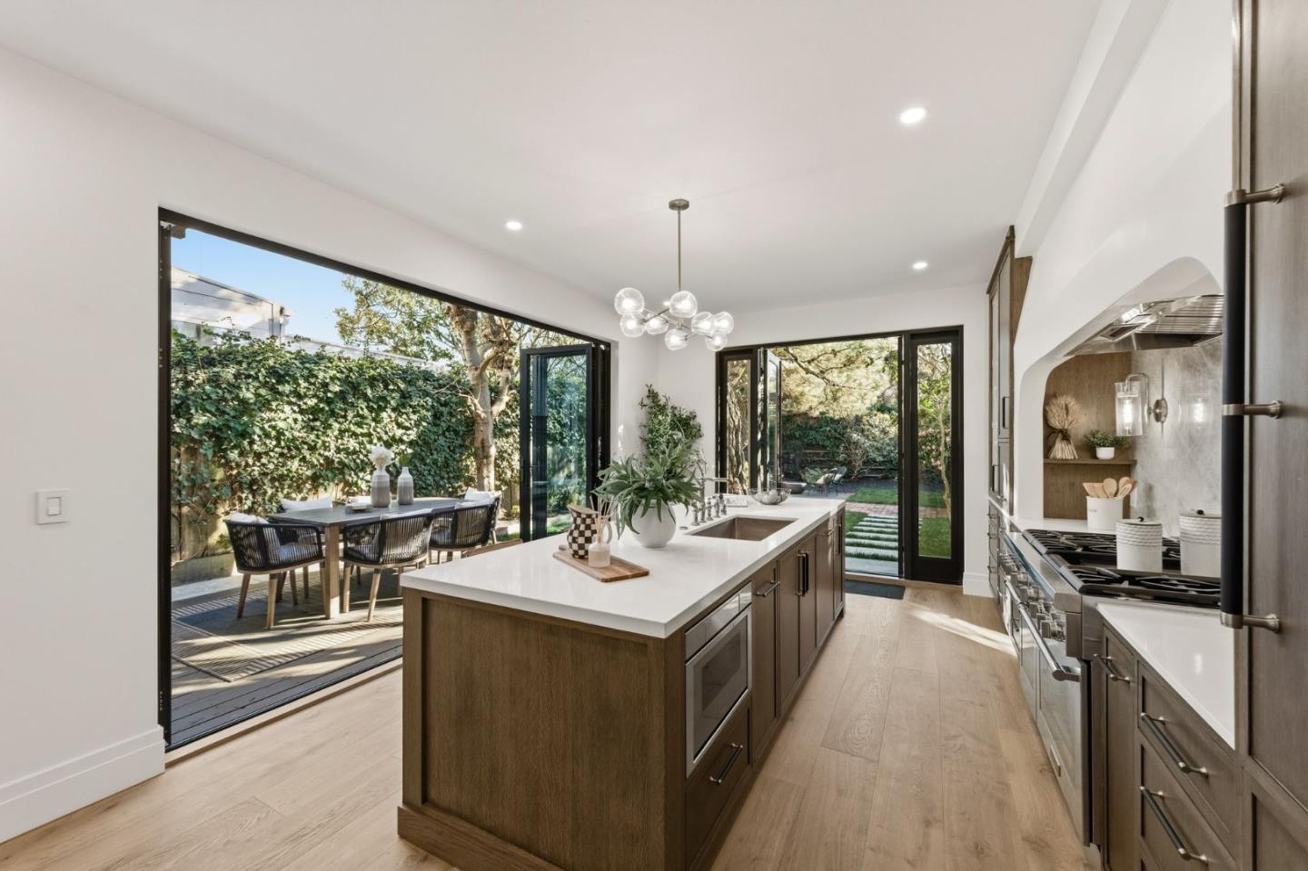 Detail Gallery Image 15 of 33 For 3761 21st St, San Francisco,  CA 94114 - 4 Beds | 3/1 Baths