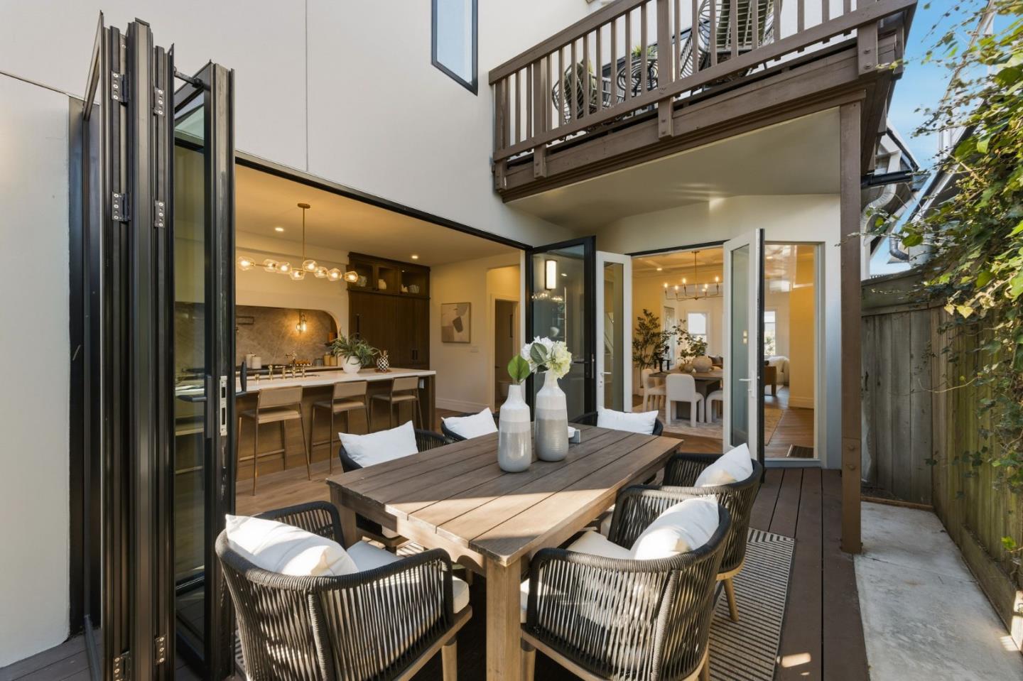 Detail Gallery Image 19 of 33 For 3761 21st St, San Francisco,  CA 94114 - 4 Beds | 3/1 Baths