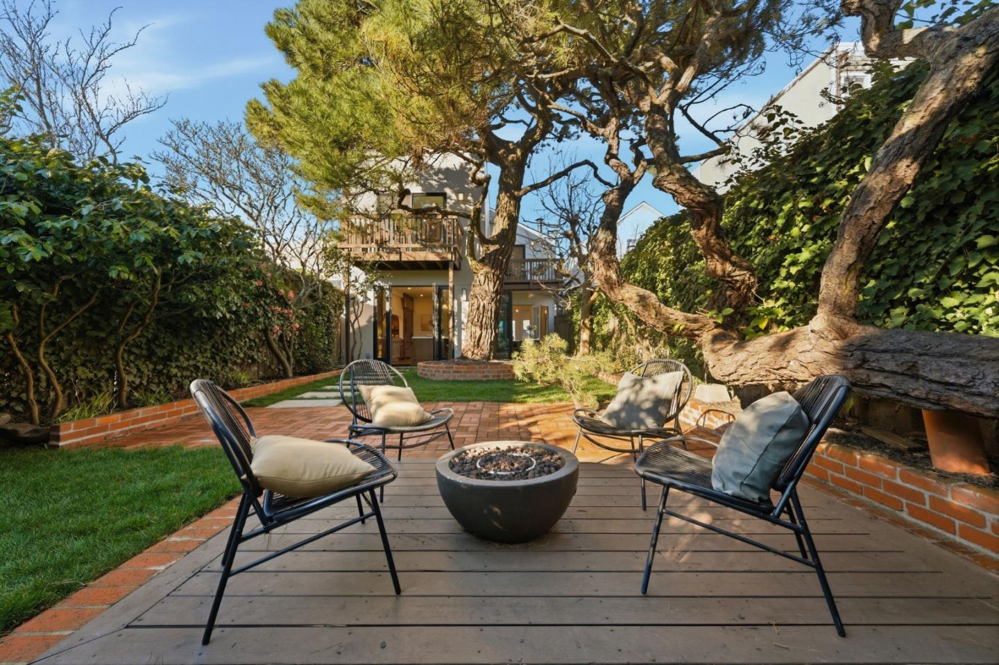 Detail Gallery Image 21 of 33 For 3761 21st St, San Francisco,  CA 94114 - 4 Beds | 3/1 Baths