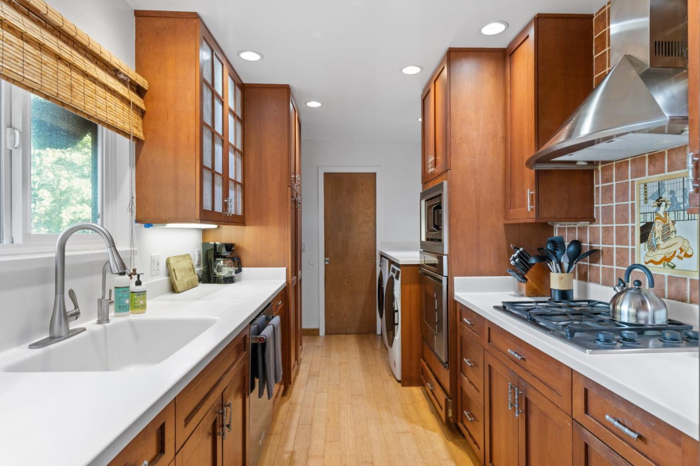 Detail Gallery Image 10 of 35 For 530 Rockaway Beach Ave, Pacifica,  CA 94044 - 3 Beds | 2 Baths