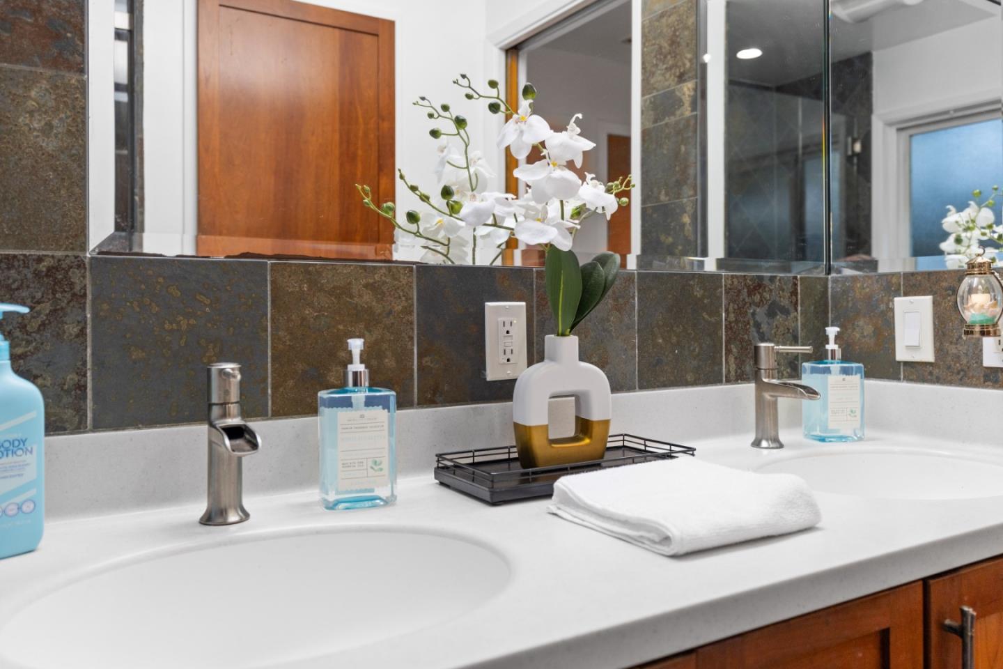 Detail Gallery Image 21 of 35 For 530 Rockaway Beach Ave, Pacifica,  CA 94044 - 3 Beds | 2 Baths