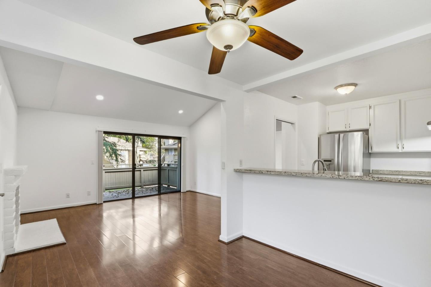 Detail Gallery Image 8 of 26 For 5688 Makati Cir #H,  San Jose,  CA 95123 - 1 Beds | 1 Baths