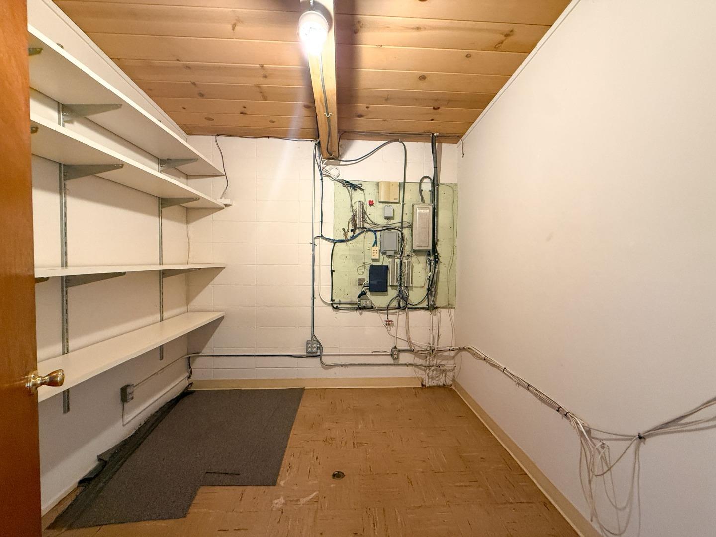 Detail Gallery Image 7 of 16 For 932 Terminal Way, San Carlos,  CA 94070 - – Beds | – Baths