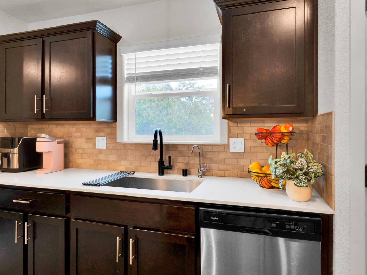 Detail Gallery Image 10 of 47 For 1672 Thistle Ln, Los Banos,  CA 93635 - 5 Beds | 3/1 Baths