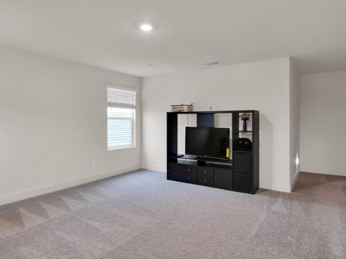 Detail Gallery Image 17 of 47 For 1672 Thistle Ln, Los Banos,  CA 93635 - 5 Beds | 3/1 Baths