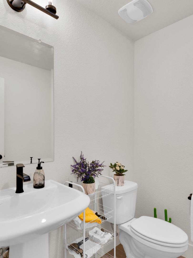 Detail Gallery Image 18 of 47 For 1672 Thistle Ln, Los Banos,  CA 93635 - 5 Beds | 3/1 Baths