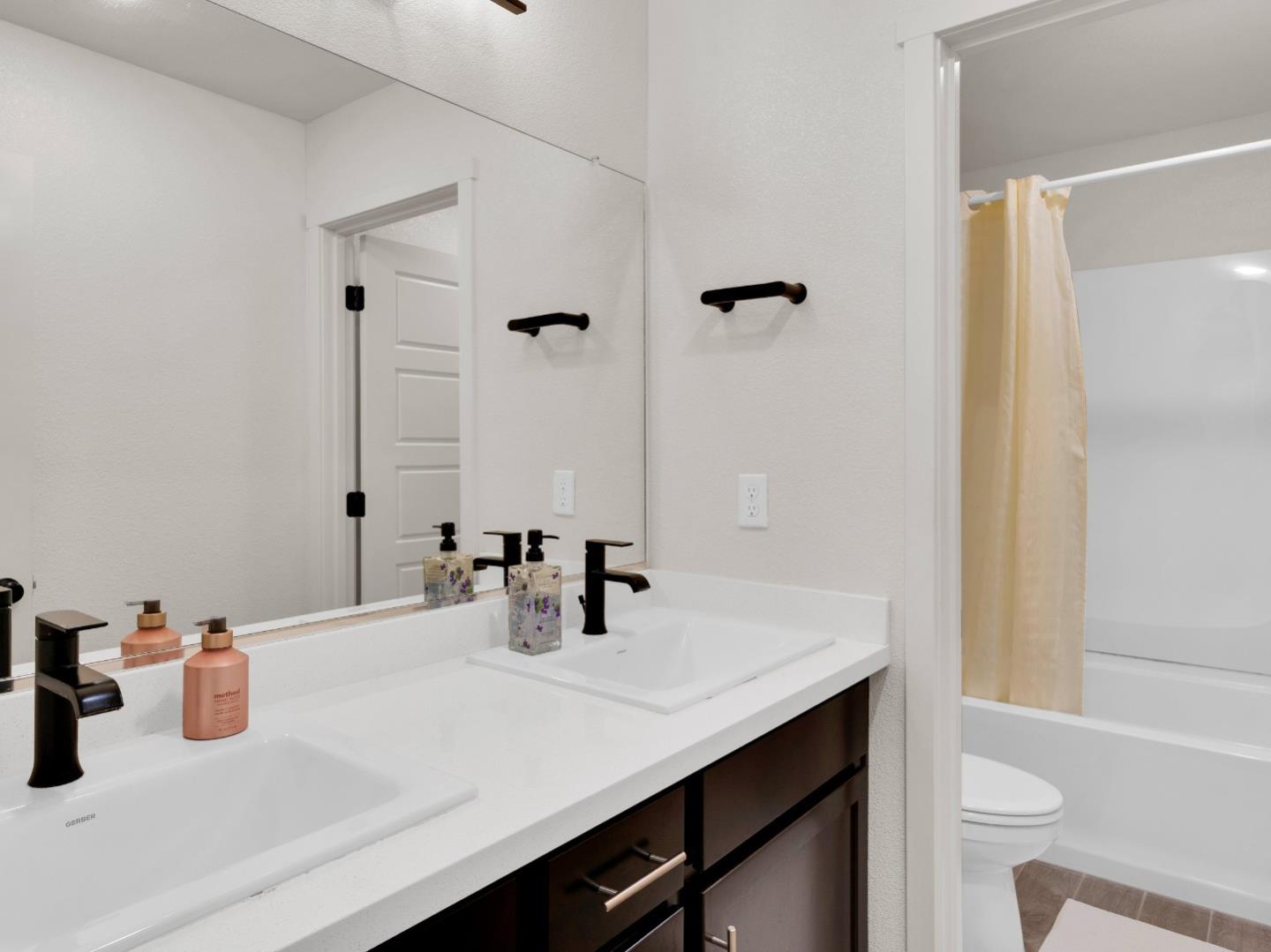 Detail Gallery Image 22 of 47 For 1672 Thistle Ln, Los Banos,  CA 93635 - 5 Beds | 3/1 Baths