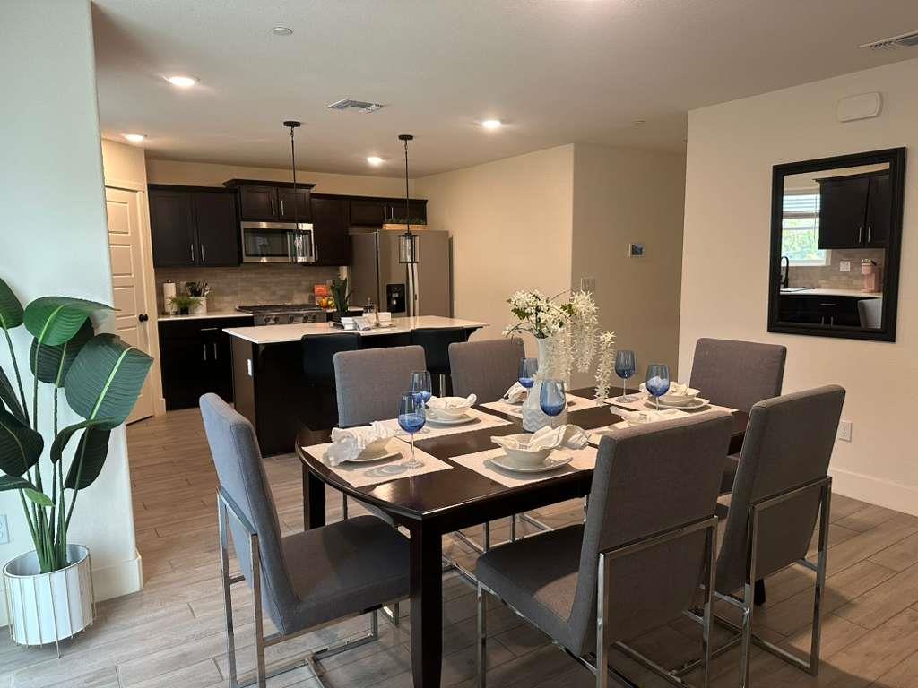 Detail Gallery Image 3 of 4 For 1672 Thistle Ln, Los Banos,  CA 93635 - 5 Beds | 3/1 Baths