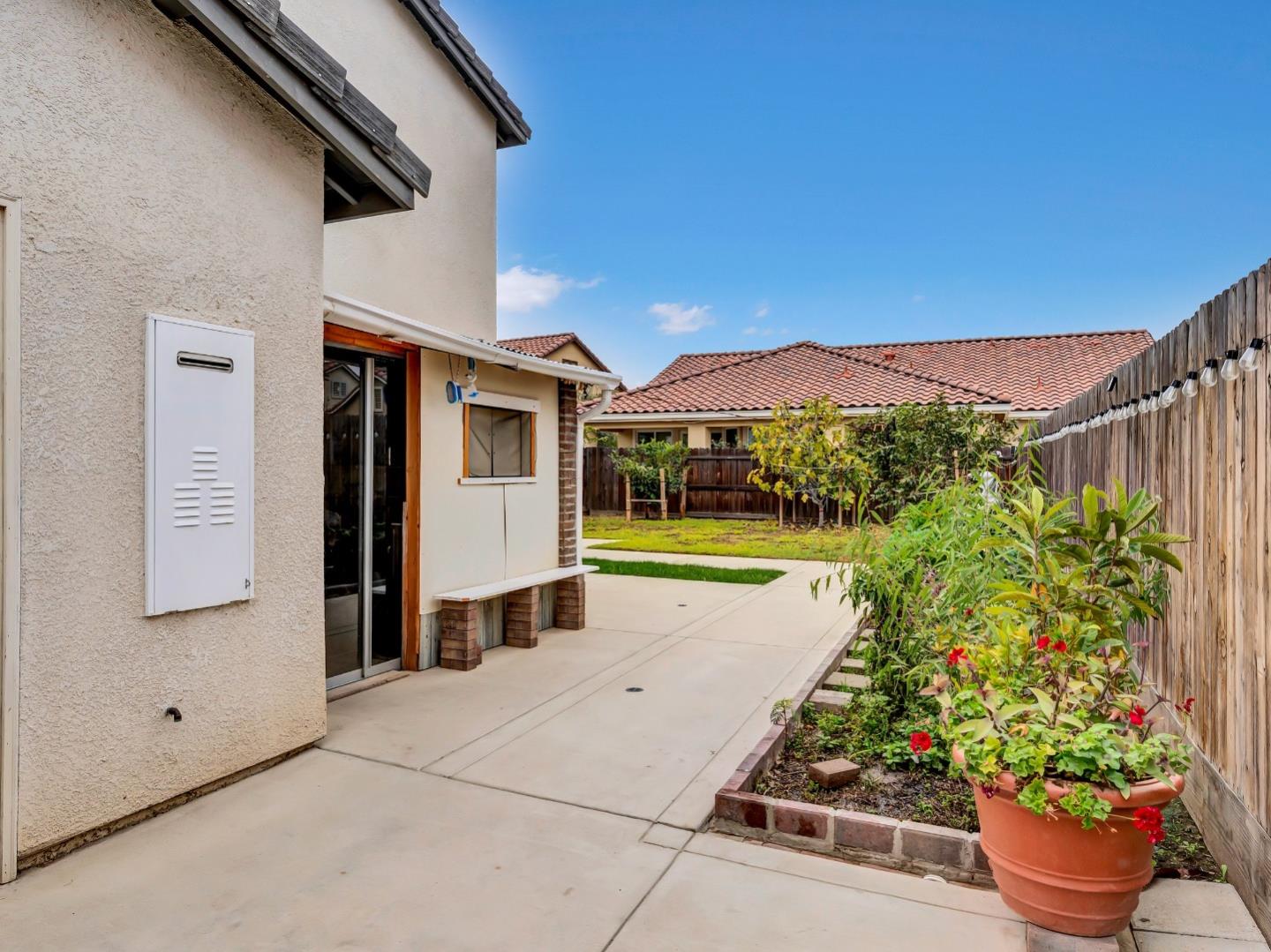 Detail Gallery Image 43 of 47 For 1672 Thistle Ln, Los Banos,  CA 93635 - 5 Beds | 3/1 Baths