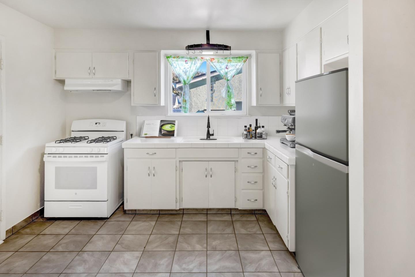 Detail Gallery Image 13 of 73 For 609 Congress Ave, Pacific Grove,  CA 93950 - – Beds | – Baths