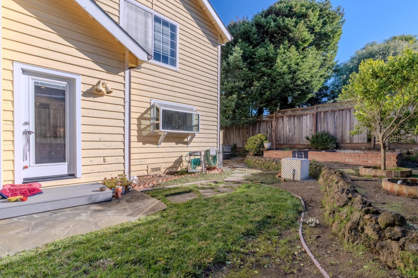 Detail Gallery Image 10 of 12 For 350 6th St, Montara,  CA 94037 - 1 Beds | 1 Baths