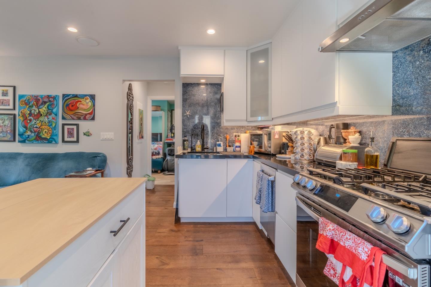 Detail Gallery Image 4 of 12 For 350 6th St, Montara,  CA 94037 - 1 Beds | 1 Baths